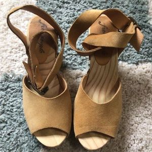 Free people yellow 37 leather heels